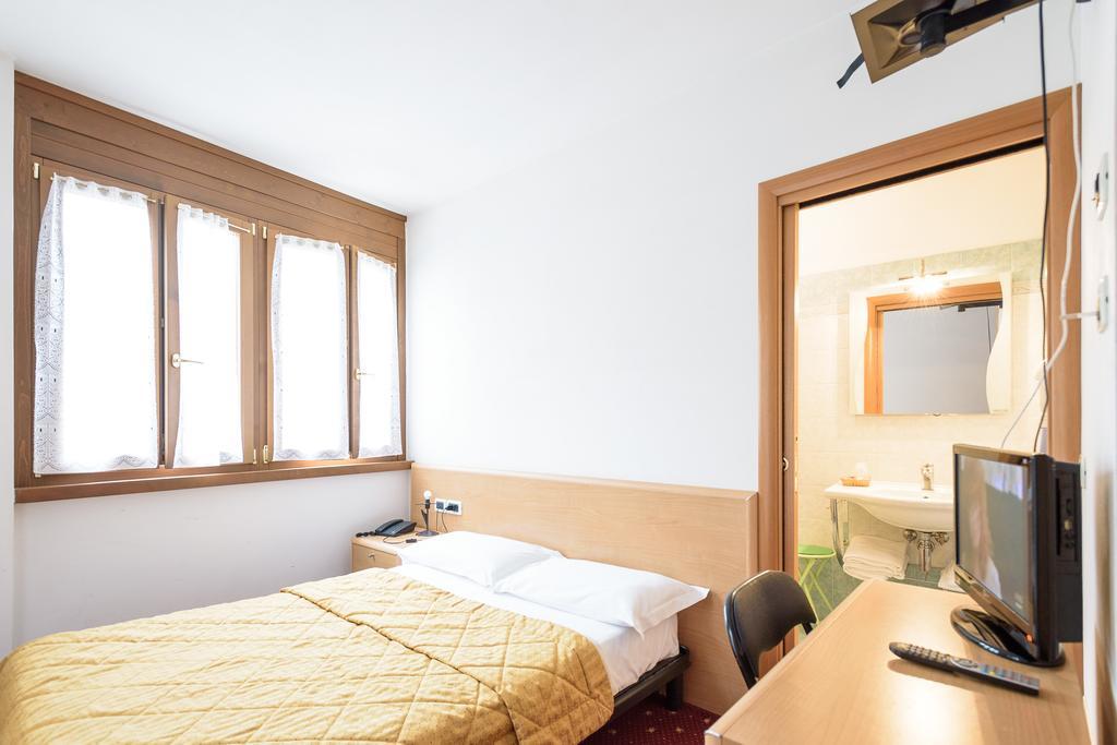 Hotel Doria Nago-Torbole Luaran gambar